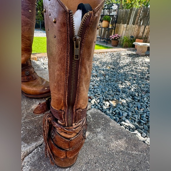 Corral Studded Brown Leather boots with fringe. - Picture 4 of 16